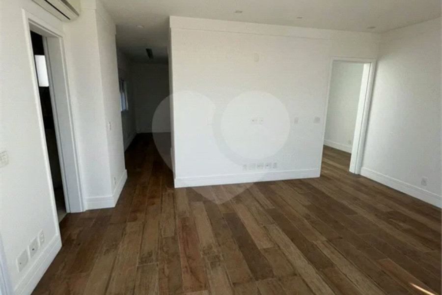 Casa à venda com 4 quartos, sendo 2 suítes, no condomínio Residencial Floresta, São Paulo - SP