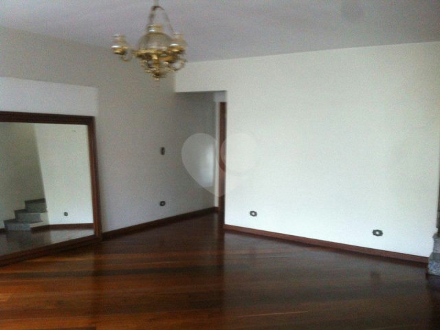 Sobrado à venda com 3 quartos, sendo 1 suíte,  em Vila Paulicéia, São Paulo, SP