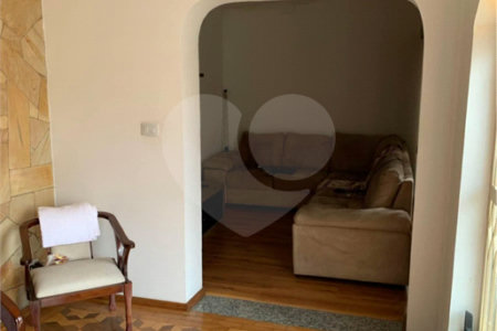 Casa à venda com 4 quartos, sendo 2 suítes,  no Centro, Mairinque, SP