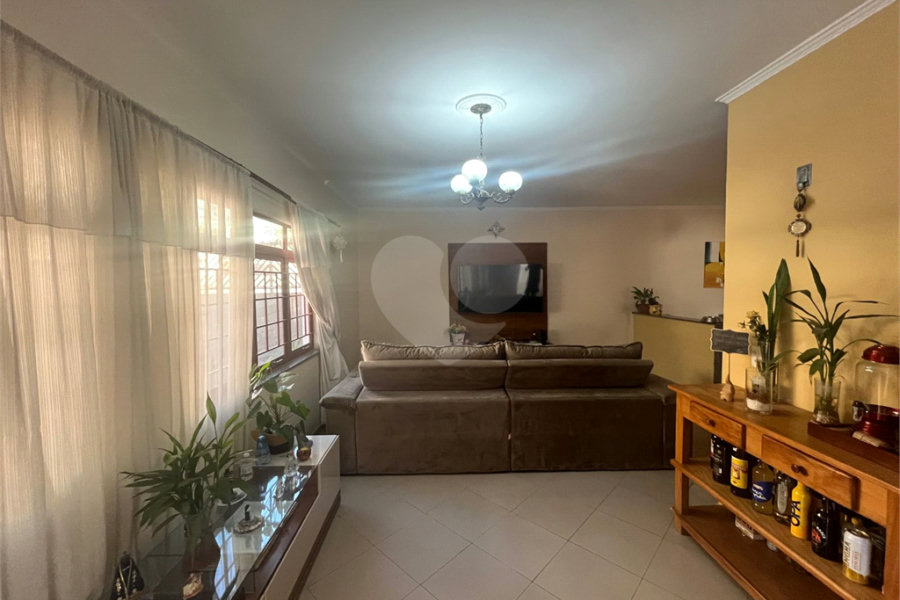 Sobrado à venda com 7 quartos, sendo 1 suíte, em Tremembé, São Paulo, SP
