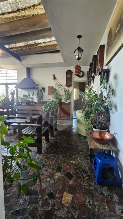 Sobrado à venda ou para alugar com 5 quartos, sendo 3 suítes, em Pacaembu, São Paulo, SP