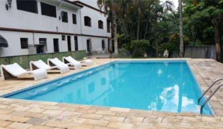 Casa à venda com 4 quartos, sendo 2 suítes,  em Horto, São Paulo, SP