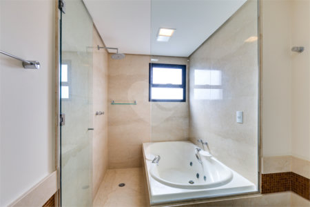 Apartamento para alugar com 4 suítes em Santo Amaro, São Paulo, SP