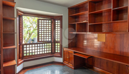 Casa à venda com 4 quartos, sendo 3 suítes,  no condomínio Vila das Flores, São Paulo - SP