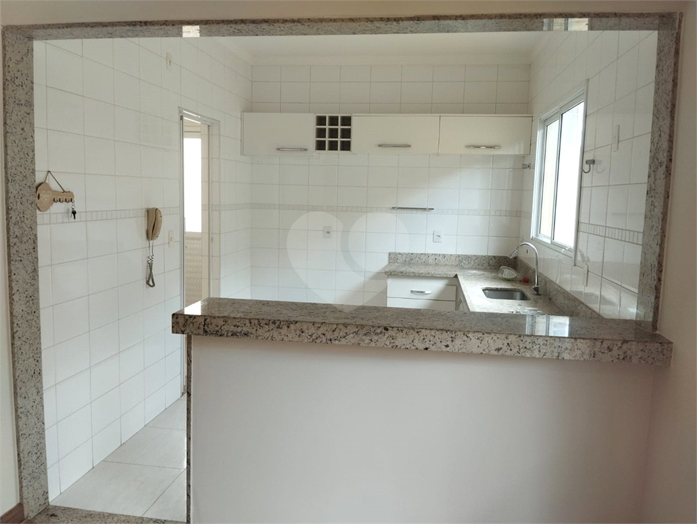 Casa à venda com 3 quartos, sendo 1 suíte,  no condomínio Vila Aracoara, Araraquara - SP