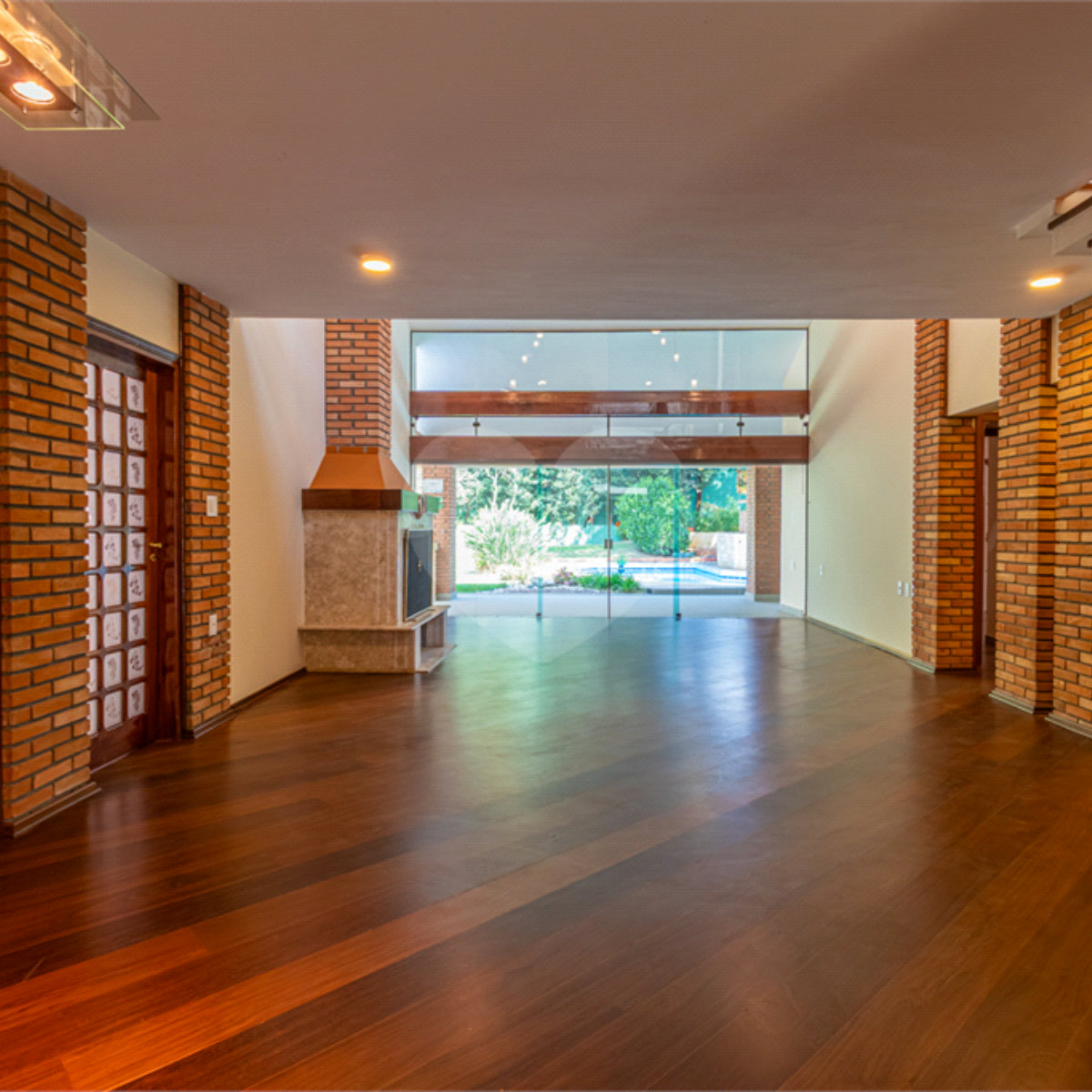 Casa à venda com 4 quartos, sendo 3 suítes,  em Interlagos, São Paulo, SP