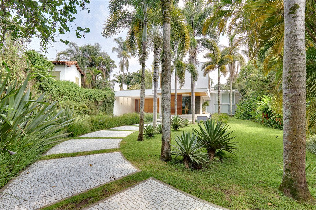 Casa à venda com 5 suítes em Alto da Boa Vista, São Paulo, SP