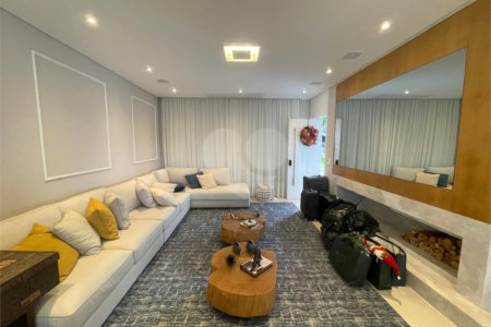 Casa à venda com 3 suítes no condomínio Hills, Arujá - SP