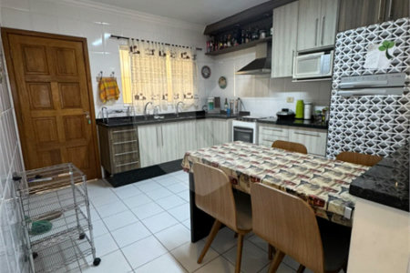 Sobrado à venda com 3 quartos, sendo 1 suíte, em Jardim Popular, São Paulo, SP