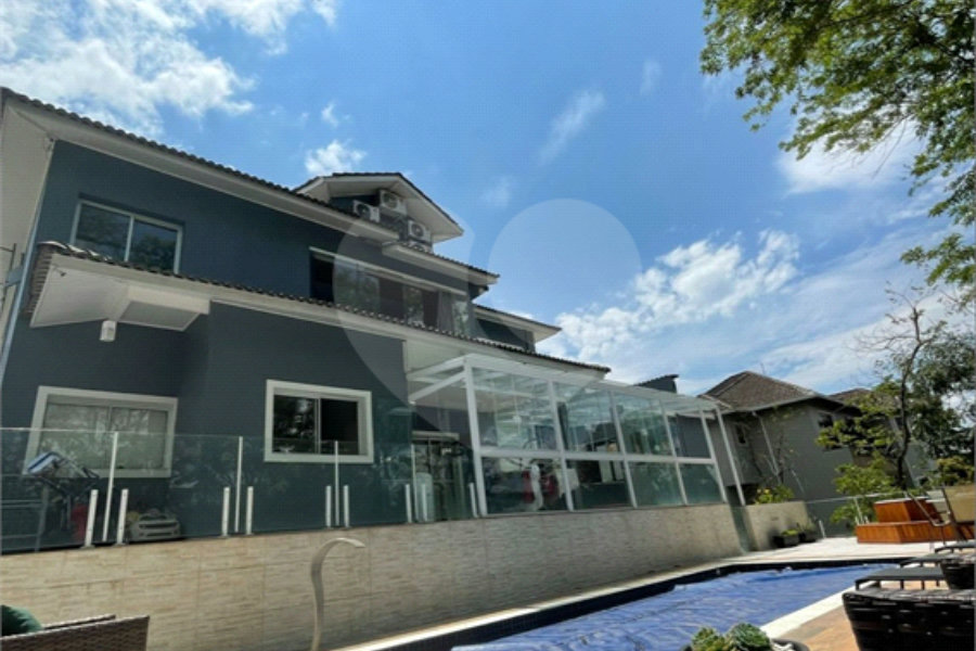 Casa à venda com 3 suítes no condomínio Suíça da Cantareira, Mairiporã - SP