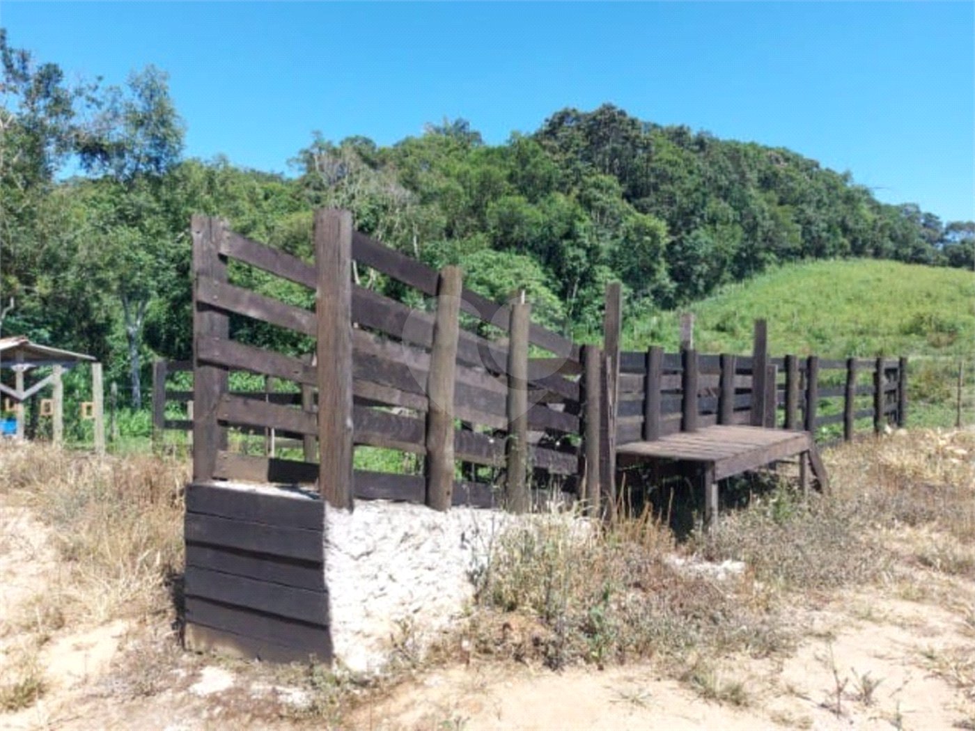 Sítio à venda com 5 quartos, sendo 1 suíte,  em Área Rural de Tapiraí, Tapiraí, SP