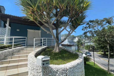 Casa à venda com 5 quartos, sendo 3 suítes, no condomínio Swiss Park, São Bernardo do Campo - SP