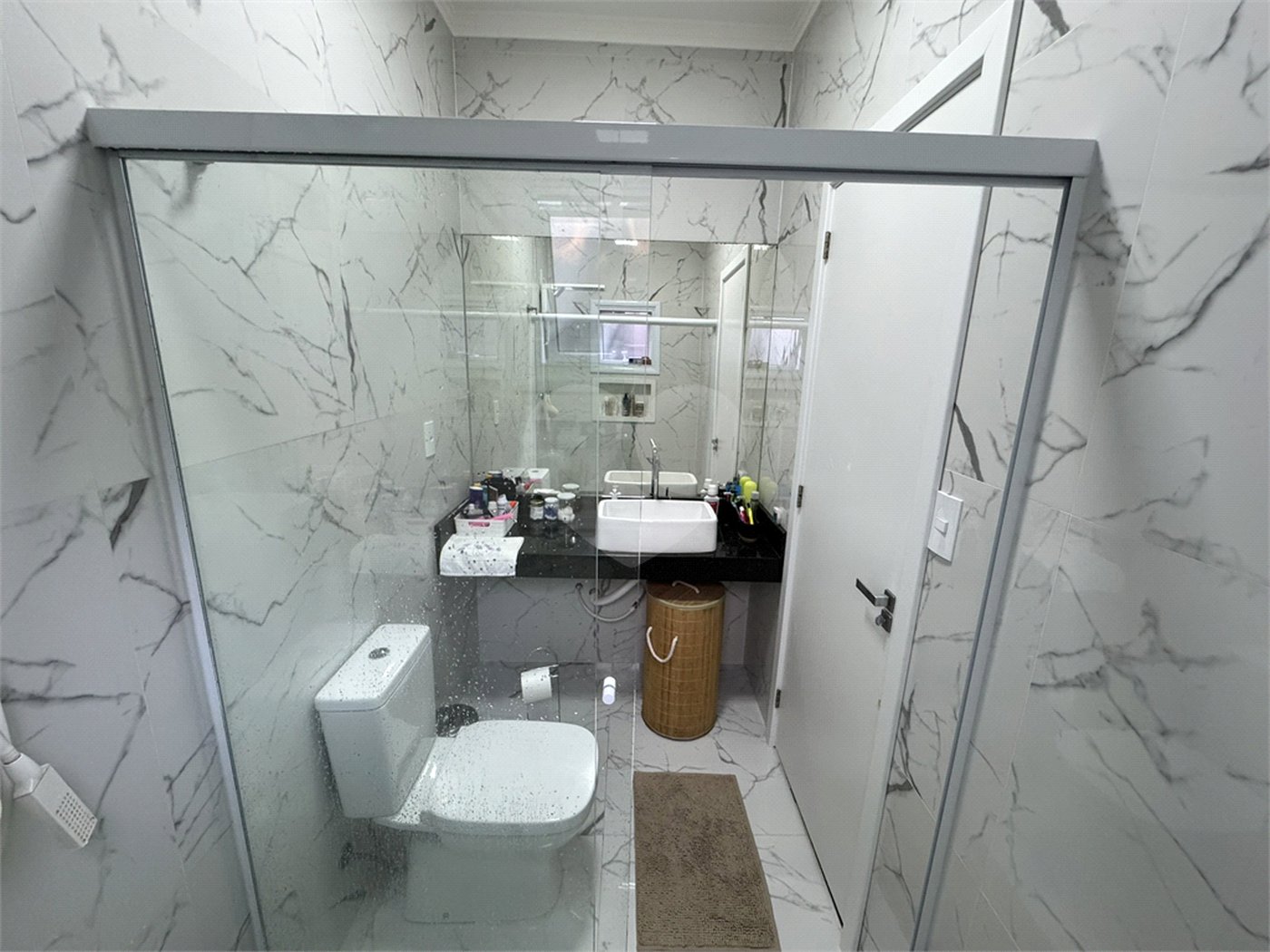 Casa à venda com 3 quartos, sendo 1 suíte, no condomínio Jardim Guarujá, Salto - SP