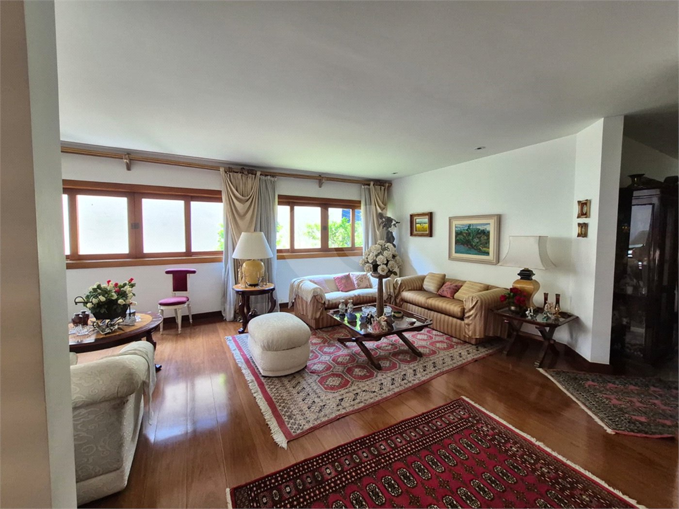 Casa de Vila à venda ou para alugar com 4 quartos, sendo 2 suítes,  em Jardim Leonor, São Paulo, SP
