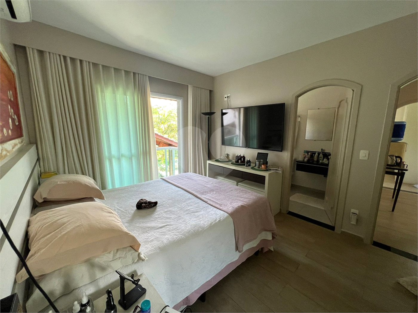 Casa à venda com 6 quartos, sendo 5 suítes, no condomínio Alpes da Cantareira, Mairiporã - SP