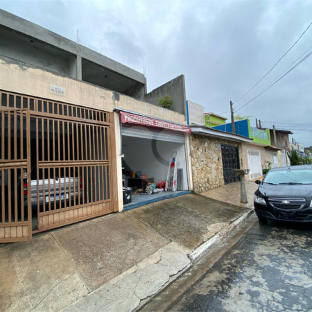 Sobrado à venda com 3 quartos, sendo 1 suíte, em Jardim Quaresmeira II, Suzano, SP