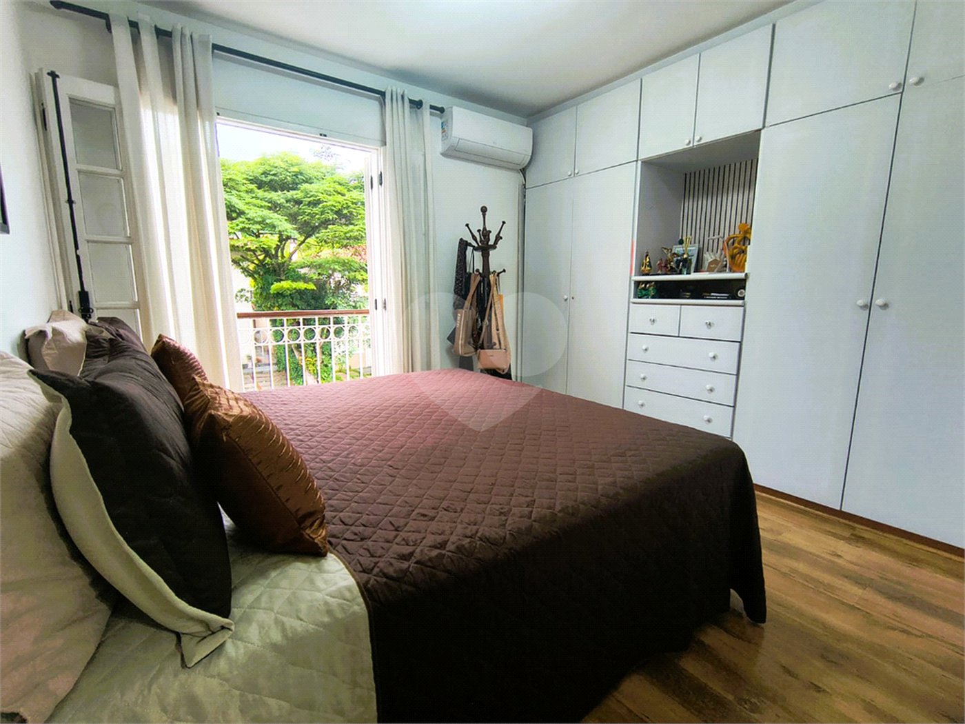 Casa à venda com 3 quartos, sendo 1 suíte, no condomínio Vila Panamericana, São Paulo - SP