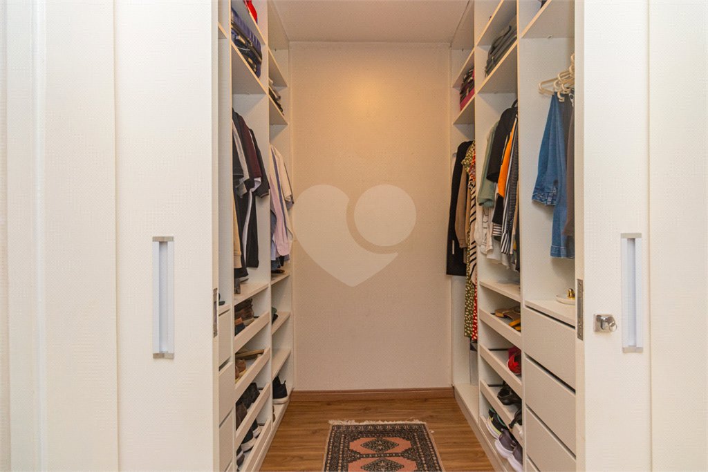 Apartamento à venda com 3 quartos, sendo 1 suíte, em Moema, São Paulo, SP