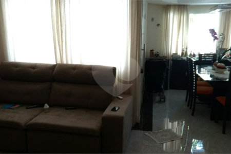 Casa à venda com 3 quartos, sendo 1 suíte, no condomínio Residencial Água Fria, São Paulo - SP