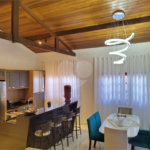 Casa à venda com 3 quartos, sendo 1 suíte, no condomínio Mountain Village, Atibaia - SP