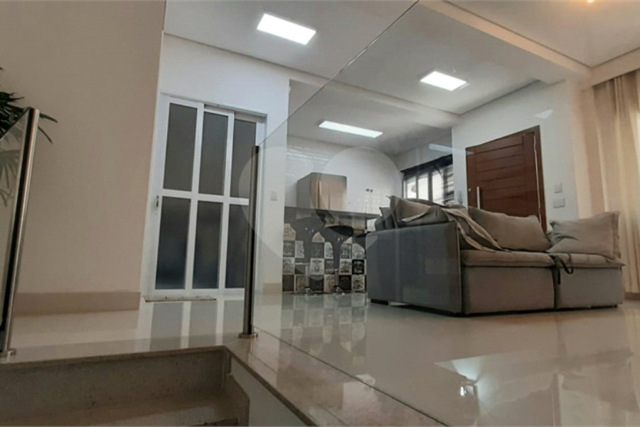 Casa à venda com 3 quartos, sendo 1 suíte, no condomínio Residencial Gran Veiga, São Paulo - SP