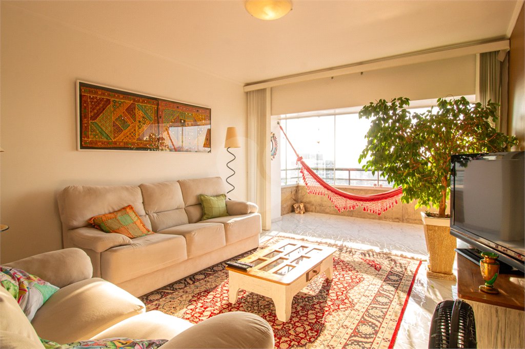 Apartamento à venda com 3 quartos, sendo 1 suíte, em Alto da Boa Vista, São Paulo, SP