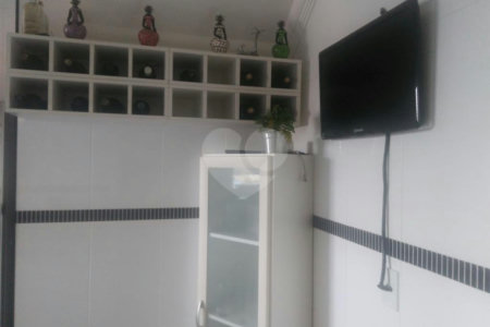 Casa à venda com 3 quartos, sendo 1 suíte, no condomínio Algarve Residencial, São Paulo - SP