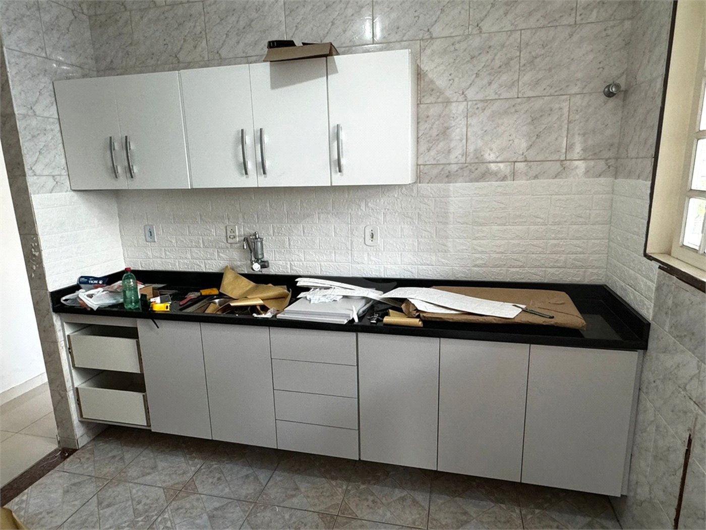 Casa à venda com 3 quartos, sendo 2 suítes, no condomínio Recanto das Palmeiras, Rio de Janeiro - RJ