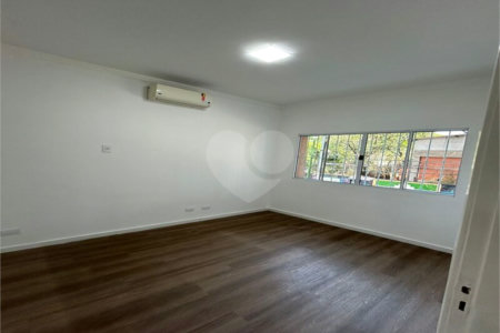 Casa para alugar com 5 quartos, sendo 2 suítes, em Vila Olímpia, São Paulo, SP