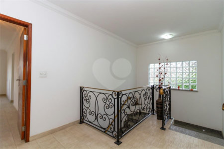 Casa Sobrado à venda com 342 m², 3 dormitórios, sendo 2 suítes, 4 vagas na Vila Mariana - São Paulo.