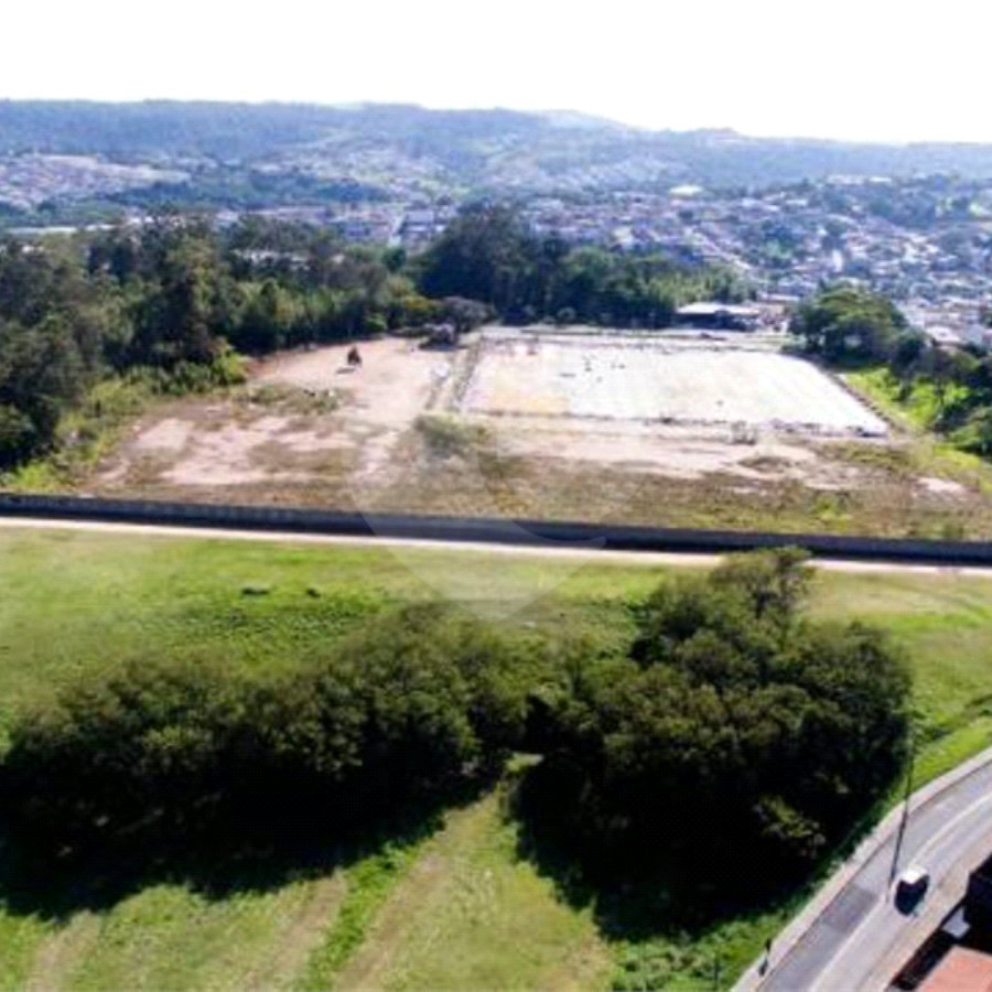 Área comercial/industrial com 36337m² a venda em Vinhedo/SP próximo ao centro da cidade.