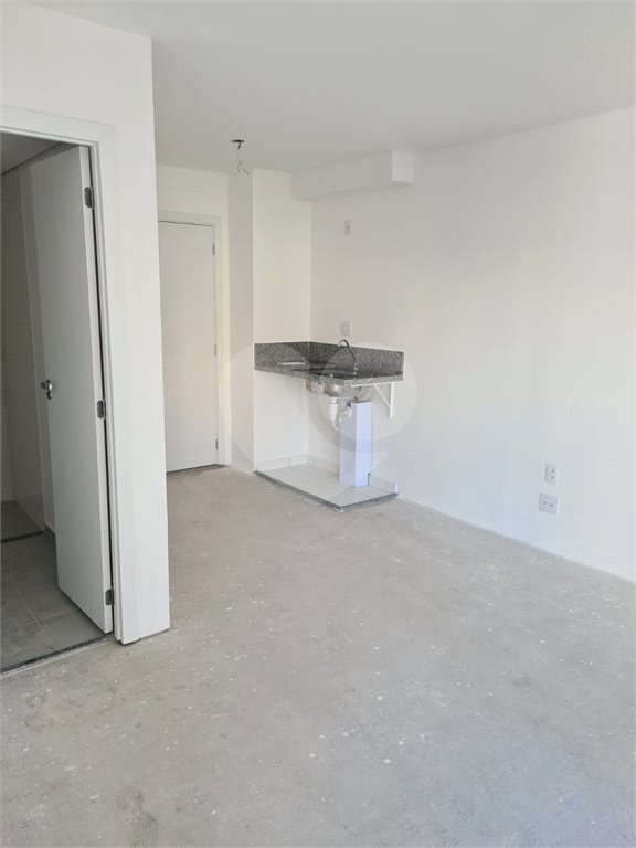 Apartamento à venda na Bela Vista de 24m2 com 1 dormitórios e sem vagas.Estuda Permuta.