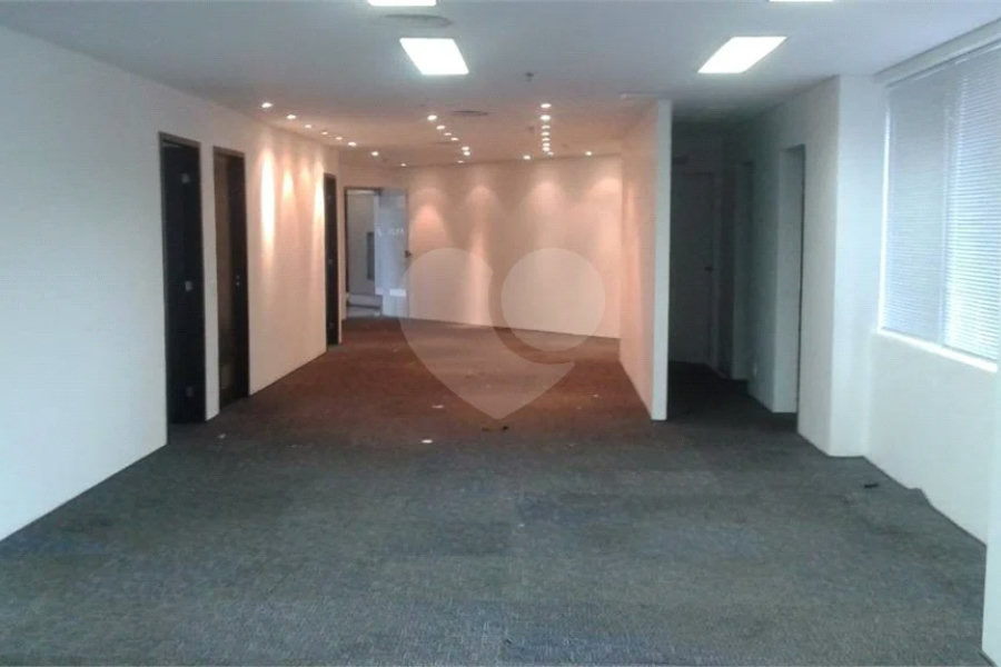 Conjunto comercial na Vila Olimpia