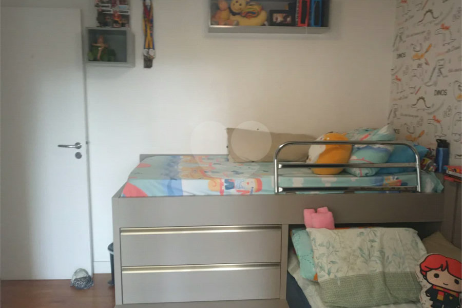 Apartamento 3 dormitórios, região do Campo Belo. Condomínio com laser completo.