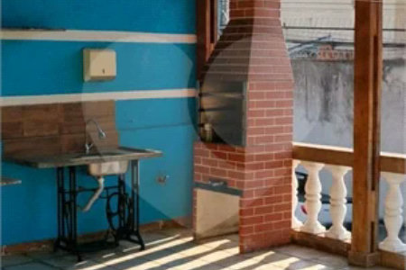 Casa à venda na Vila Galvão, com 210 m²