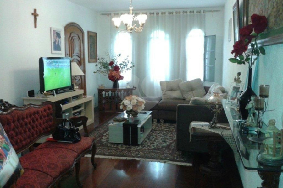 Sobrado à venda com 5 quartos, sendo 1 suíte, em Vila Mazzei, São Paulo, SP
