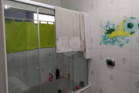 Sobrado à venda com 4 quartos, sendo 2 suítes, em Vila Paulicéia, São Paulo, SP