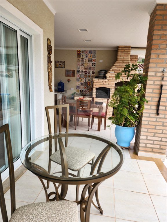 Casa à venda com 4 suítes no condomínio Pedra Grande, Atibaia - SP