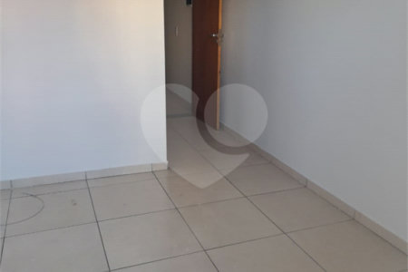 Sobrado à venda com 2 suítes em Jardim Nely, Indaiatuba, SP
