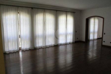 Casa Térrea à venda ou para alugar com 6 suítes em Vila Tramontano, São Paulo, SP