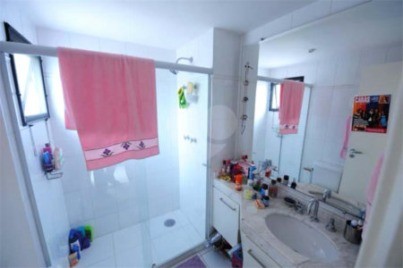 Apartamento à venda ou para alugar com 3 quartos, sendo 2 suítes, em Jardim Morumbi, São Paulo, SP