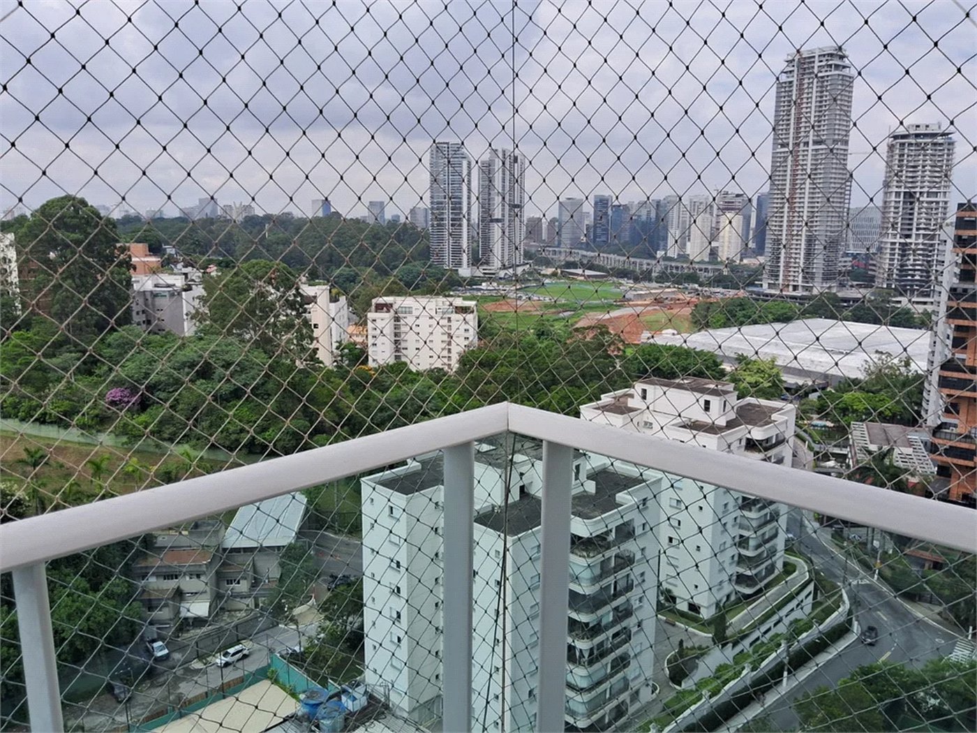 Apartamento à venda com 3 suítes em Paraíso do Morumbi, São Paulo, SP