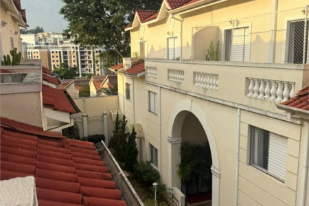 Casa à venda com 3 quartos, sendo 1 suíte, no condomínio Villas de São Francisco, São Paulo - SP