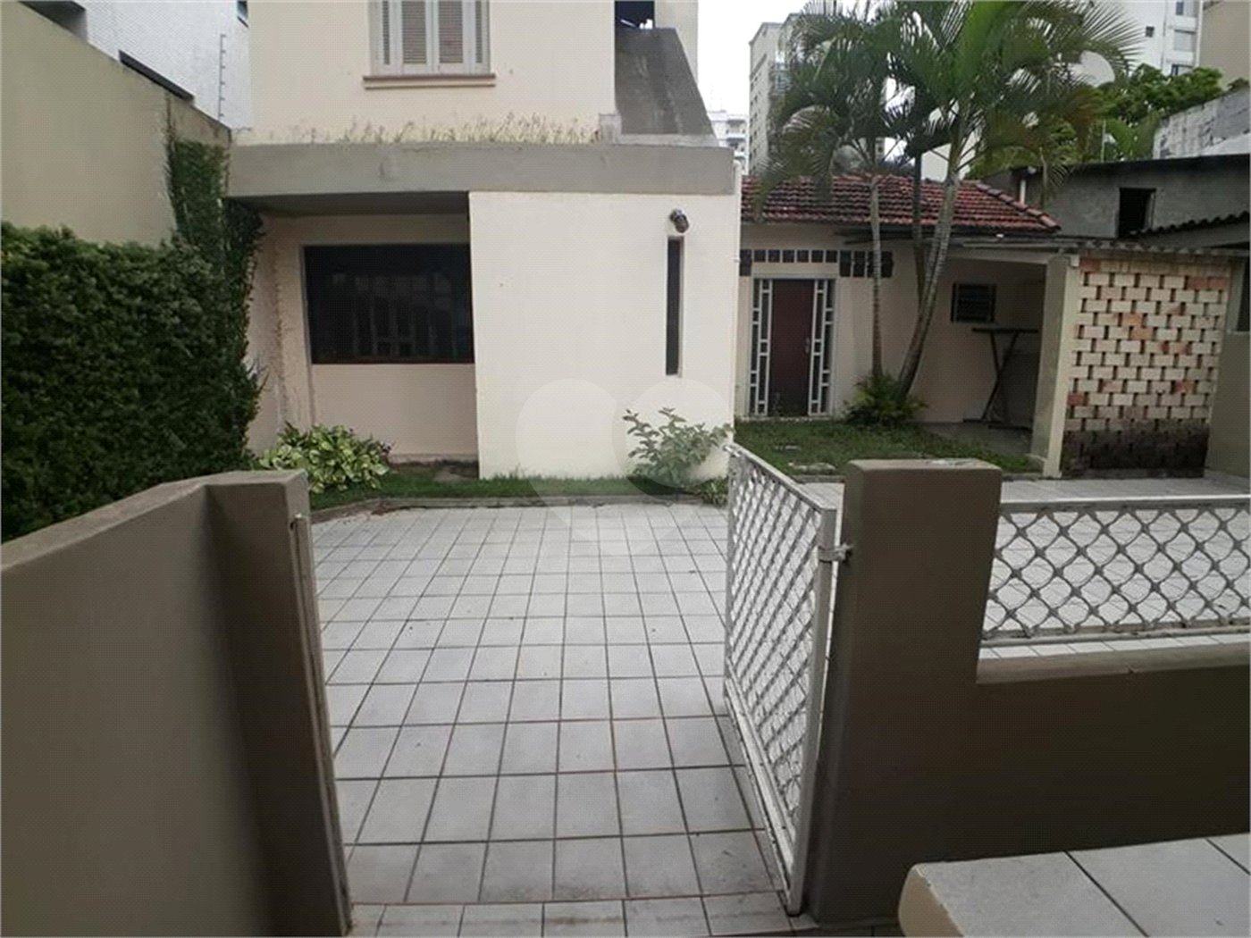Casa Térrea para alugar com 1 quarto, sendo 3 suítes,  em Indianópolis, São Paulo, SP