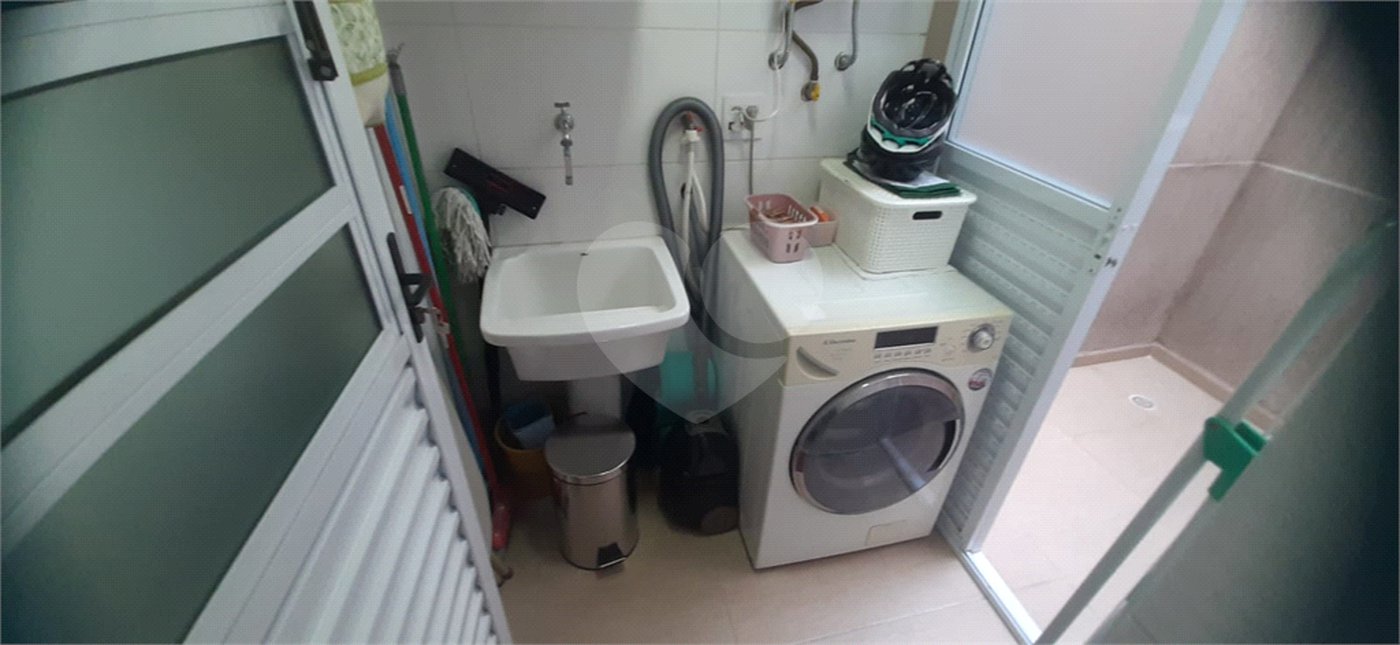 Casa à venda com 3 quartos, sendo 2 suítes, no condomínio Mário Araújo, São Paulo - SP