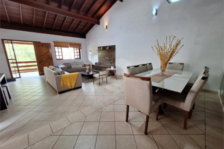 Casa à venda com 4 quartos, sendo 1 suíte, em Santa Cândida, Vinhedo, SP