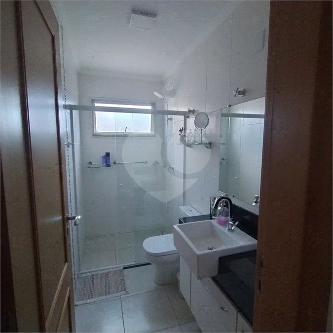 Apartamento em Atibaia com 2 dormitórios (1 suíte), 2 vagas de garagem, elevador, salão de festas, excelente localização