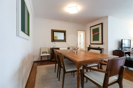 Apartamento à venda com 4 quartos, sendo 2 suítes, em Vila Morumbi, São Paulo, SP
