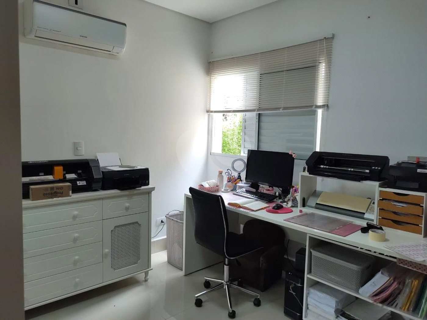 Casa à venda com 4 quartos, sendo 2 suítes, no condomínio Primavera, Salto - SP