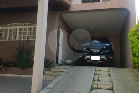 Sobrado à venda com 4 quartos, sendo 1 suíte, em Chácara Jafet, Mogi das Cruzes, SP
